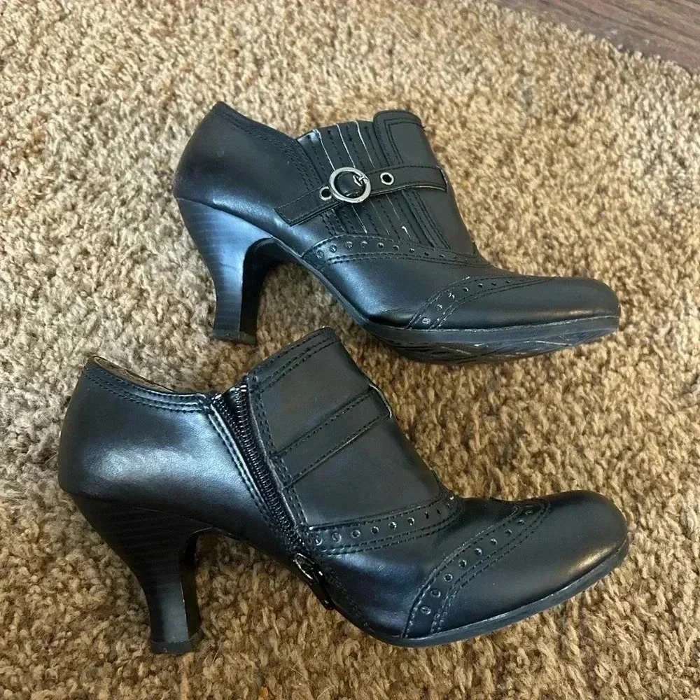 White Mountain Black Wingtip Brogue Ankle Booties Heel W36632 LADY Size 6.5 M‎